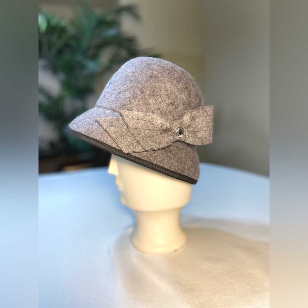 Calvin Klein Wool Classic Hat in Gray embellished  bow logotype in silver